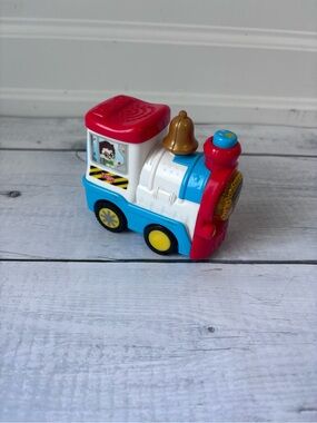 VTech Go Go Smartwheels Train - motorized with sounds